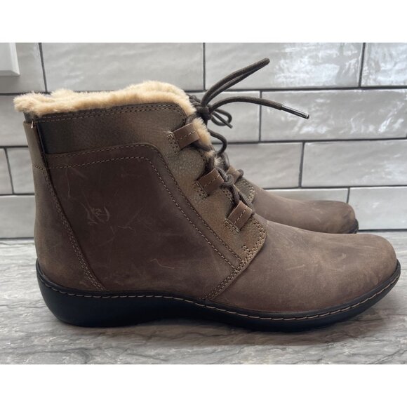 Clarks Collection Brown Leather Ankle Boots Side Zip Womens 8.5 M - Picture 3 of 8
